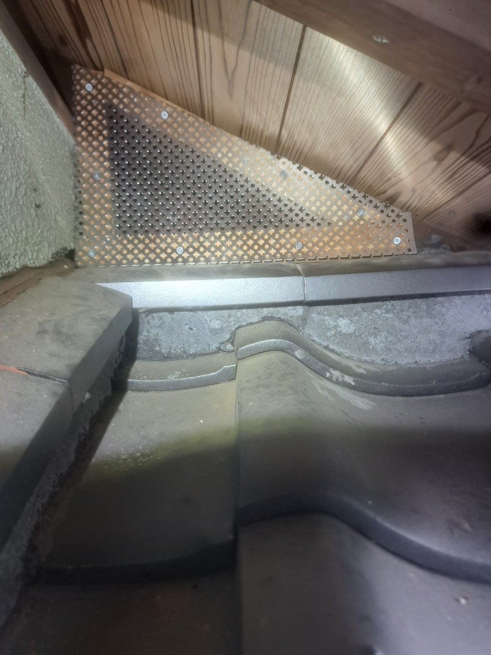 福岡県小郡市　イタチによる被害　I様邸　駆除実績