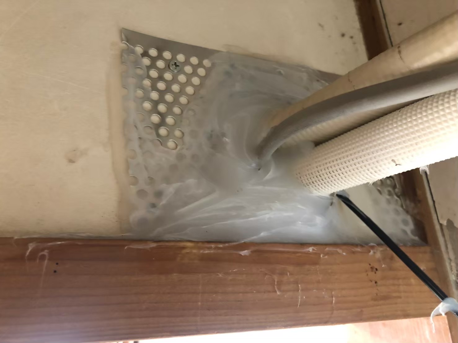 福岡県筑紫野市　イタチによる被害　T様邸　駆除実績