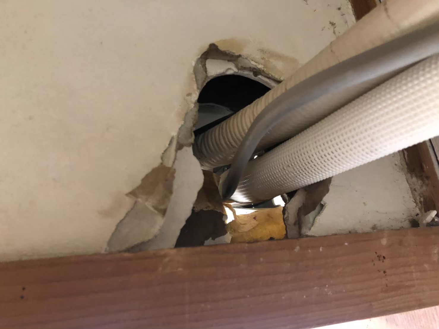 福岡県筑紫野市　イタチによる被害　T様邸　駆除実績