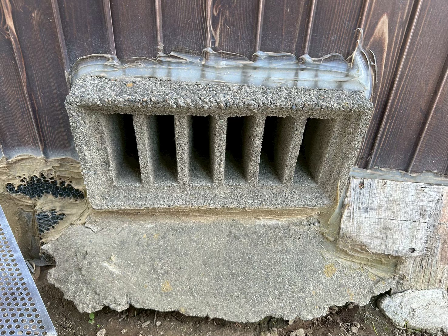 福岡県飯塚市　イタチによる被害　K様邸　駆除実績